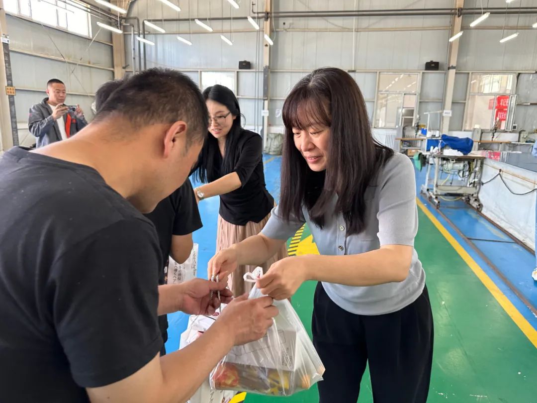 博奥官方网站app关爱行动——为佳泰一线员工送来清凉关怀