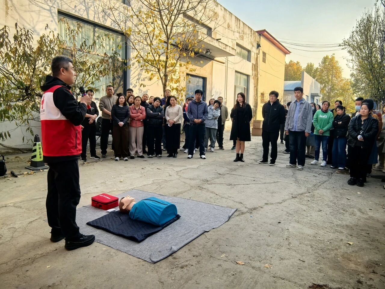 毛紡集團消防宣傳月專項活動走進一線