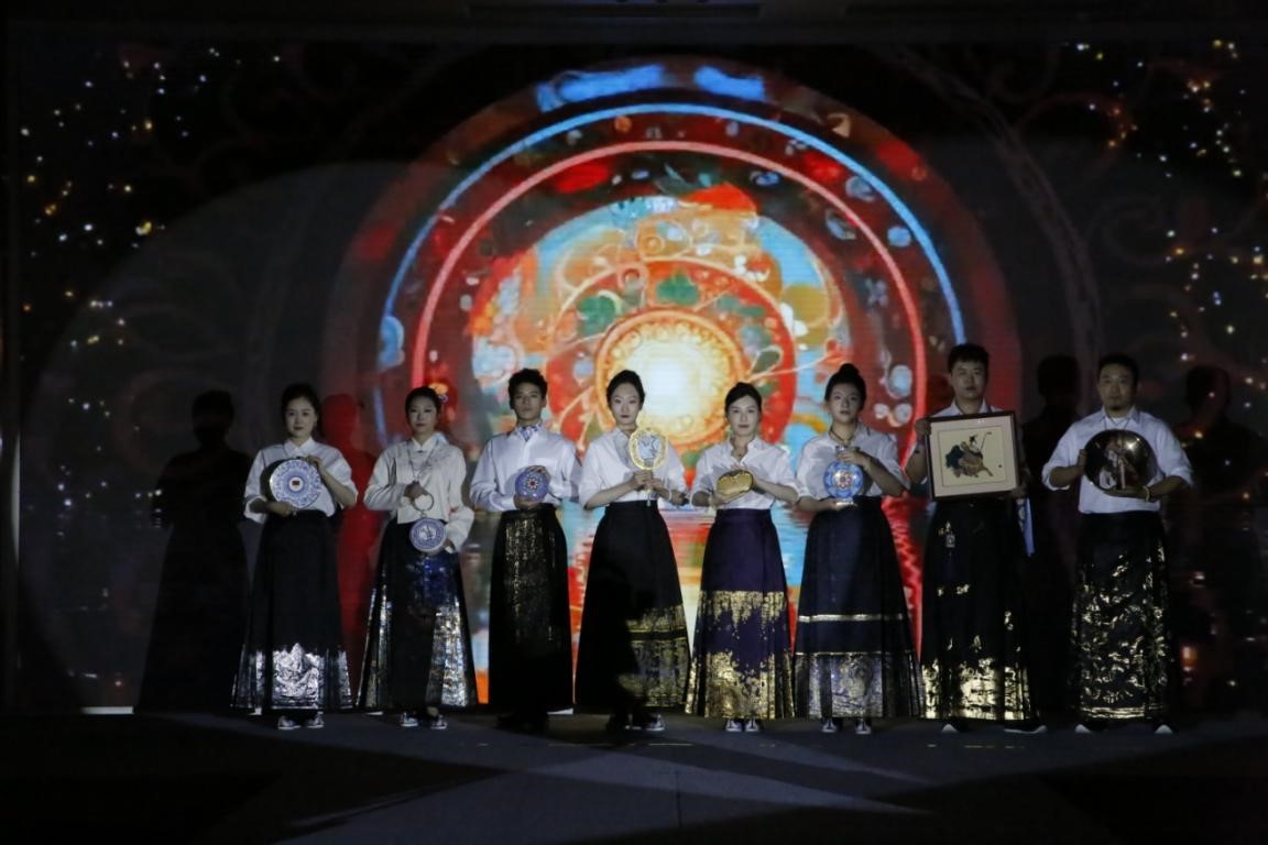 匠心承古韵 秀场绽芳华 —北京工美集团亮相时尚控股“毛纺杯”风采展示活动