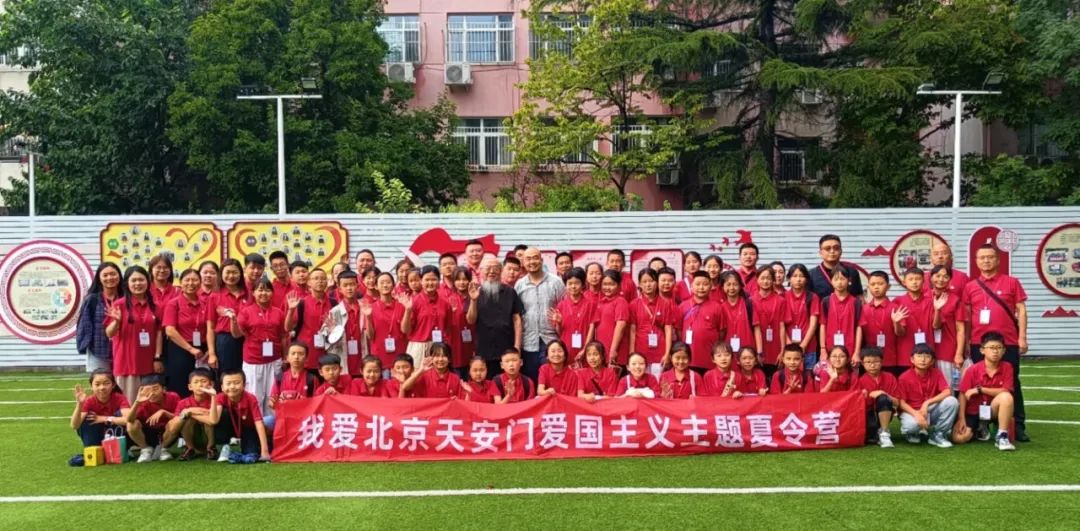 “我爱北京天安门”爱国主义主题夏令营活动之传统工艺美术非遗传承游学体验活动在东城区少年宫举办