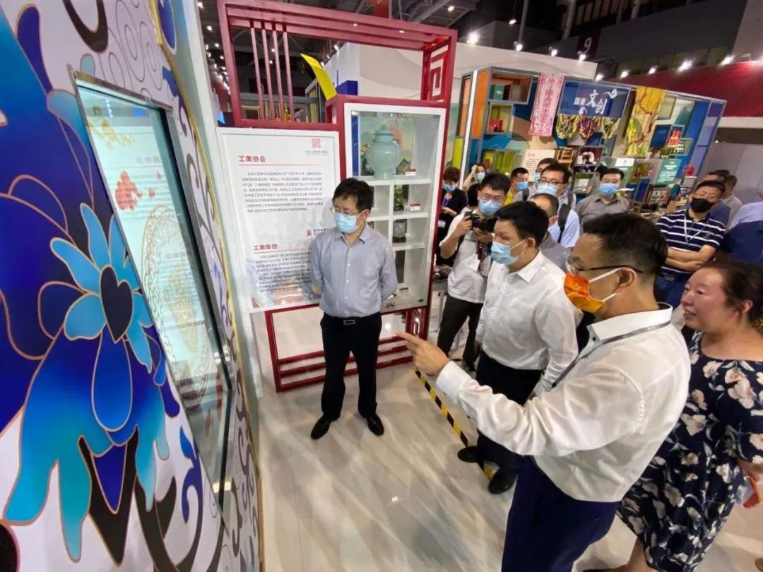 北京工美组织参加多地举办的非遗展演活动