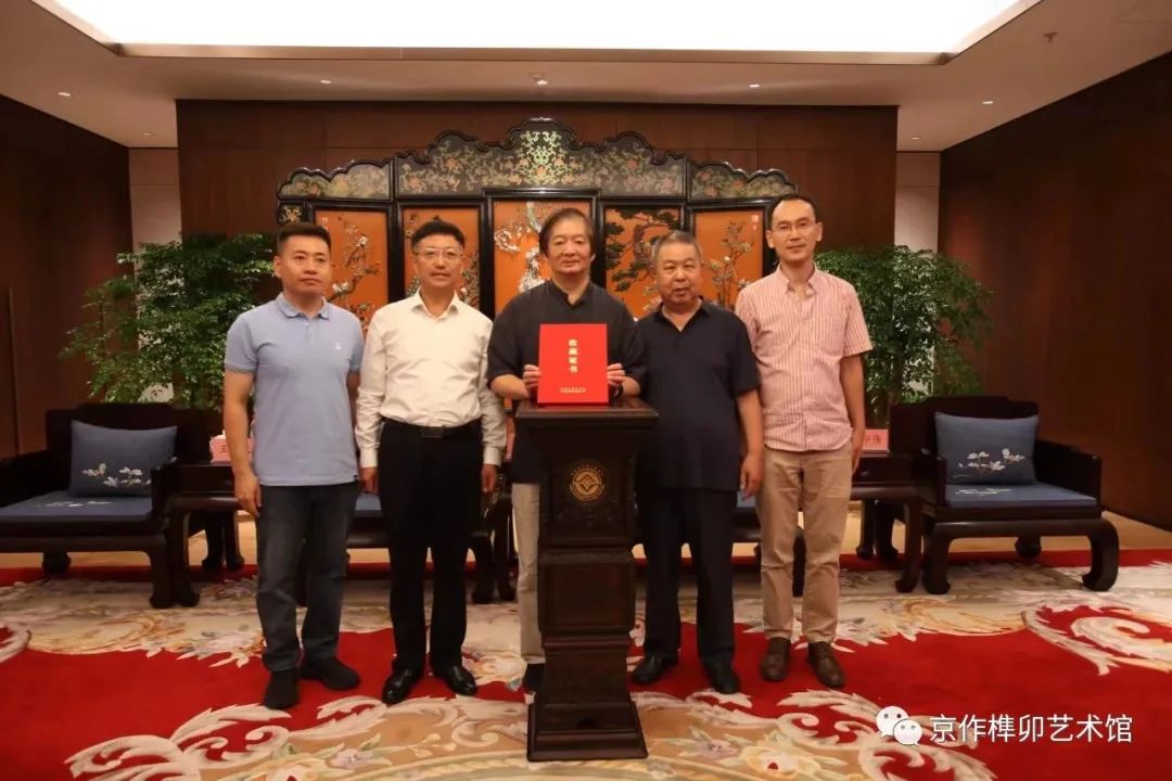 “逐梦之樽”入藏中国工艺美术馆