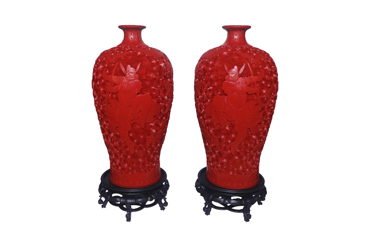 脱胎剔红钟馗祈福梅瓶