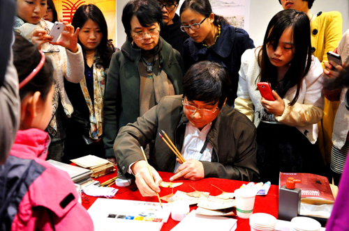 樹葉畫創(chuàng)始人孔明老師介紹、制作樹葉畫