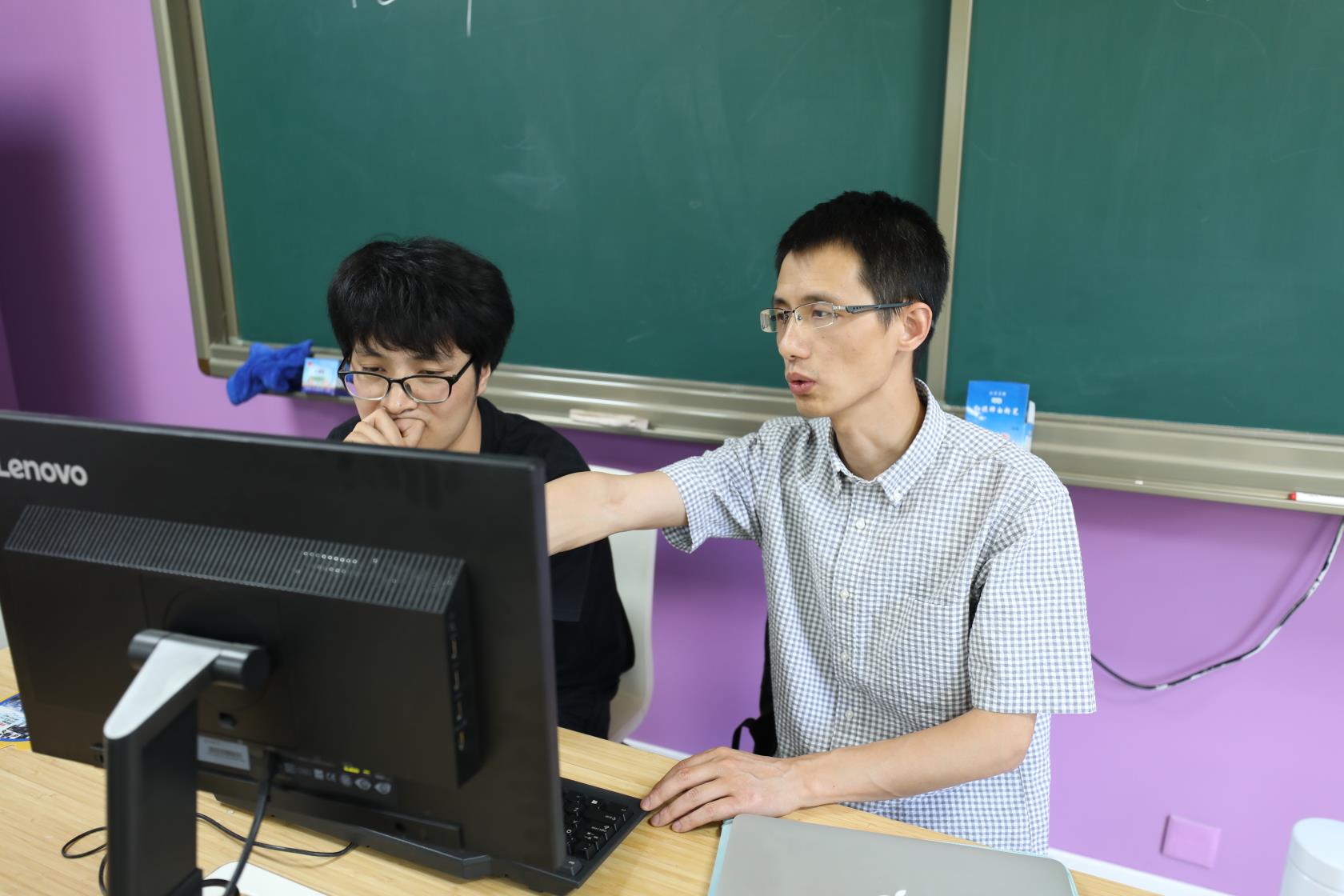 中央电视台编导给工作室学生授课2.JPG