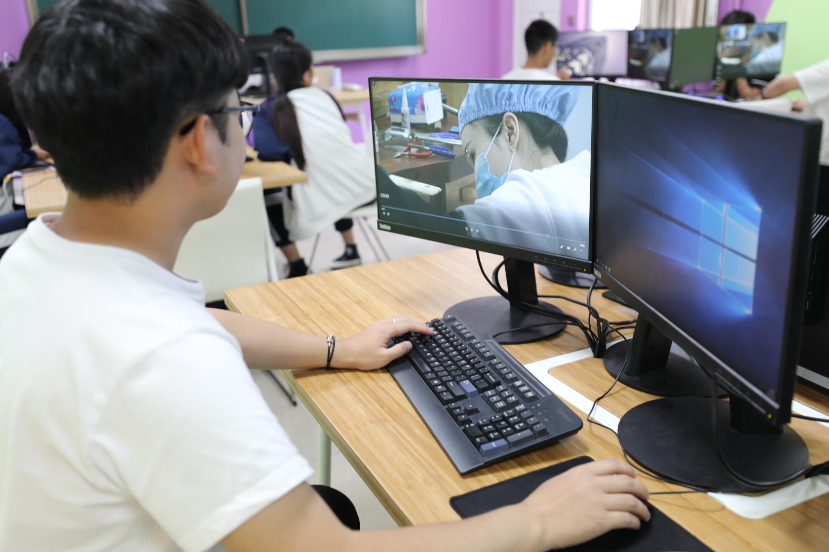 《讲述技能》节目视频后期制作中.JPG
