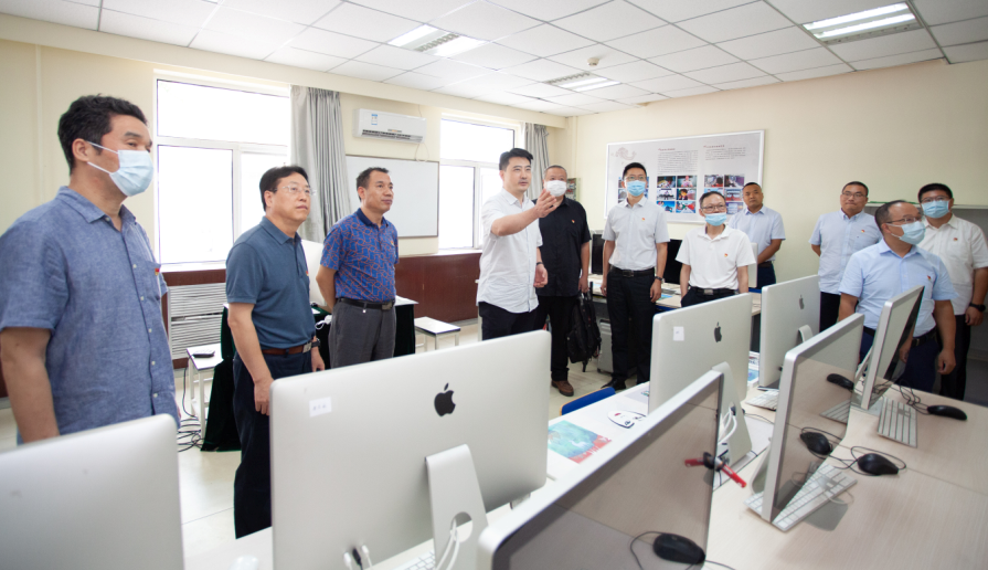 4参观赵磊国家级技能大师工作室.png