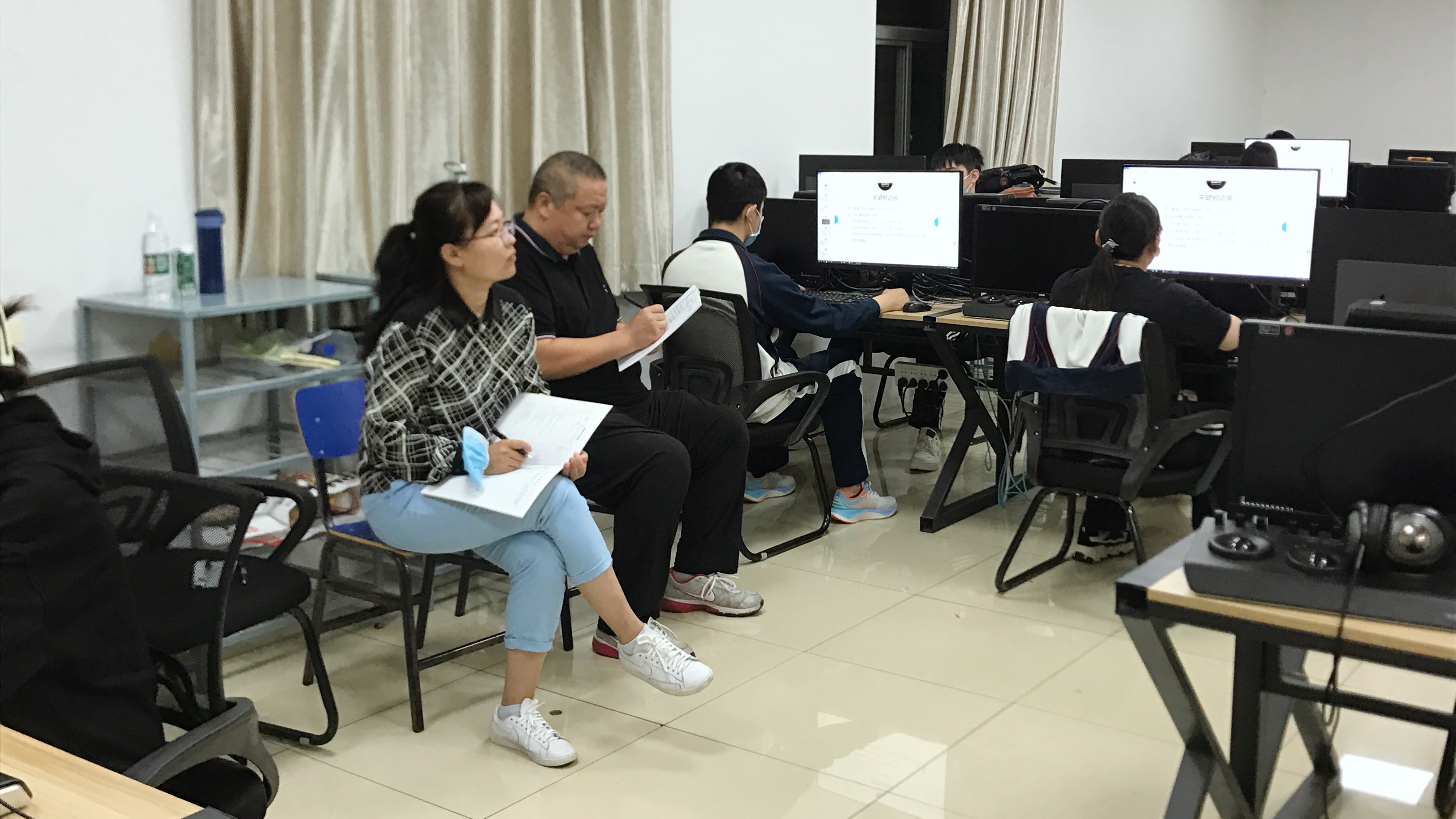 02领导巡查新媒体专业部教学工作并听课.jpg