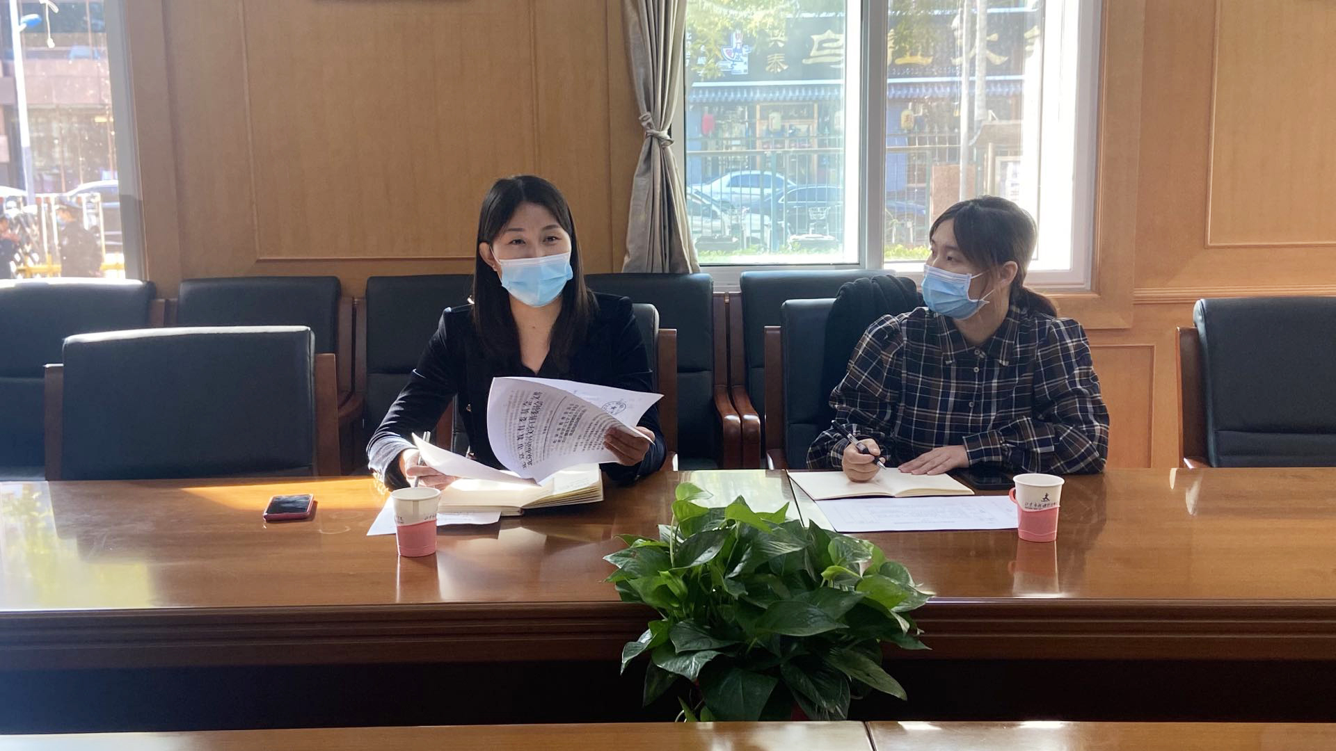 05区语委办康腾校长肯定我院工作并提出指正意见.jpg