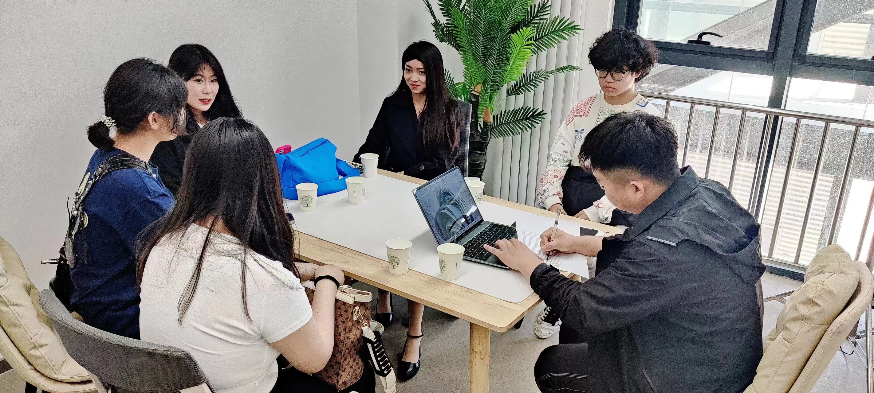 学生下企业实践 (1).jpg